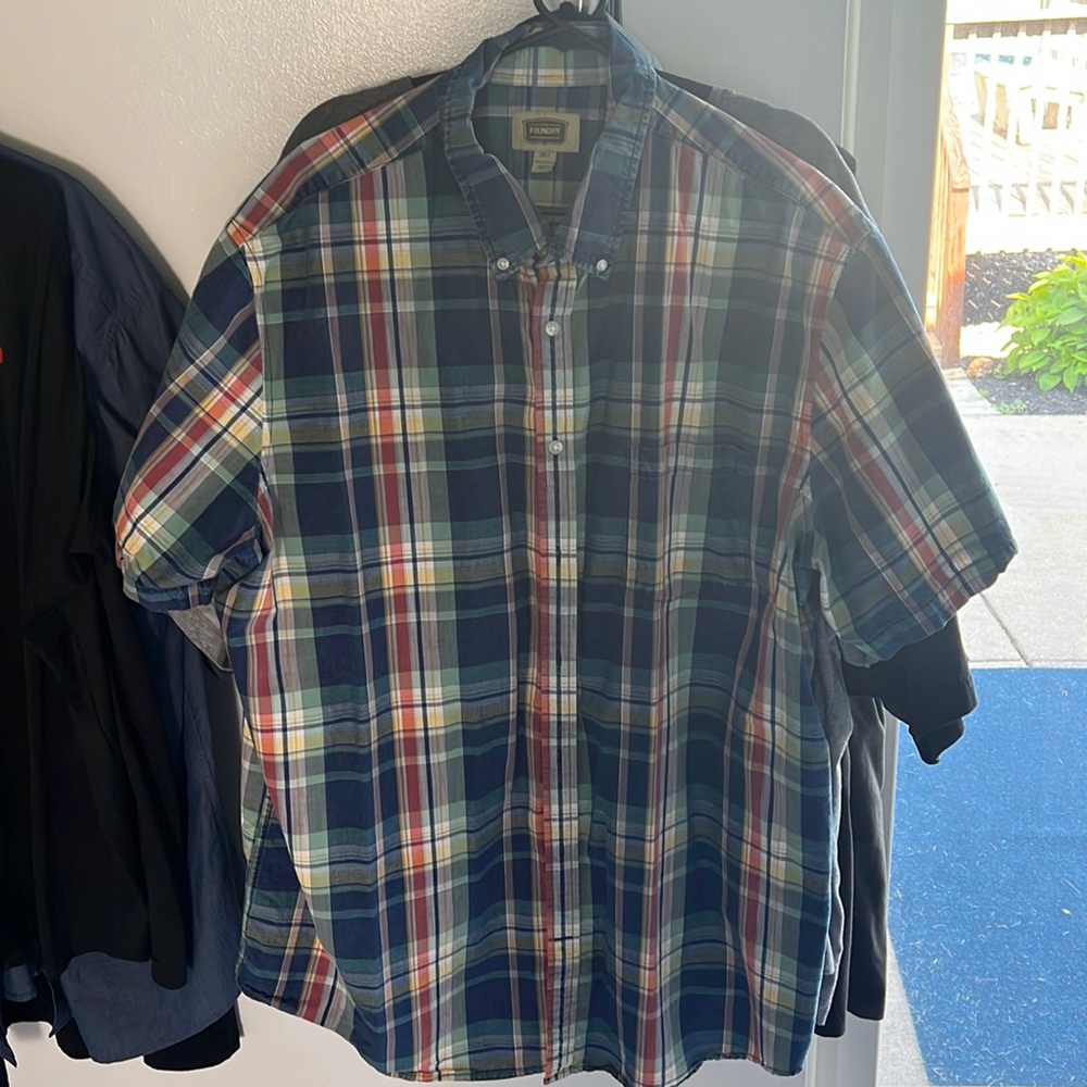 2xlt shirt multi colored gently used